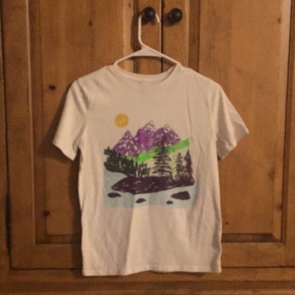 This is a nature picture shirt.